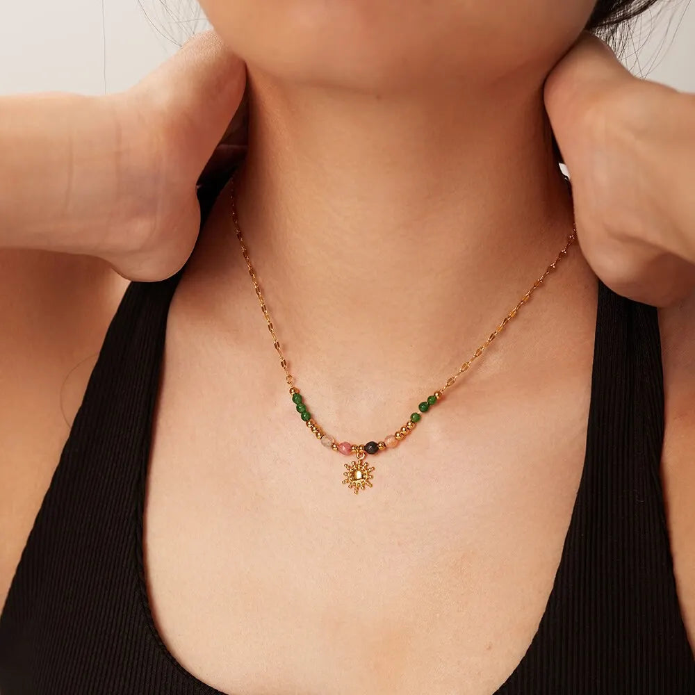 Gargantilla Amuleto Sol con piedra natural aventurina chapada en oro 18k