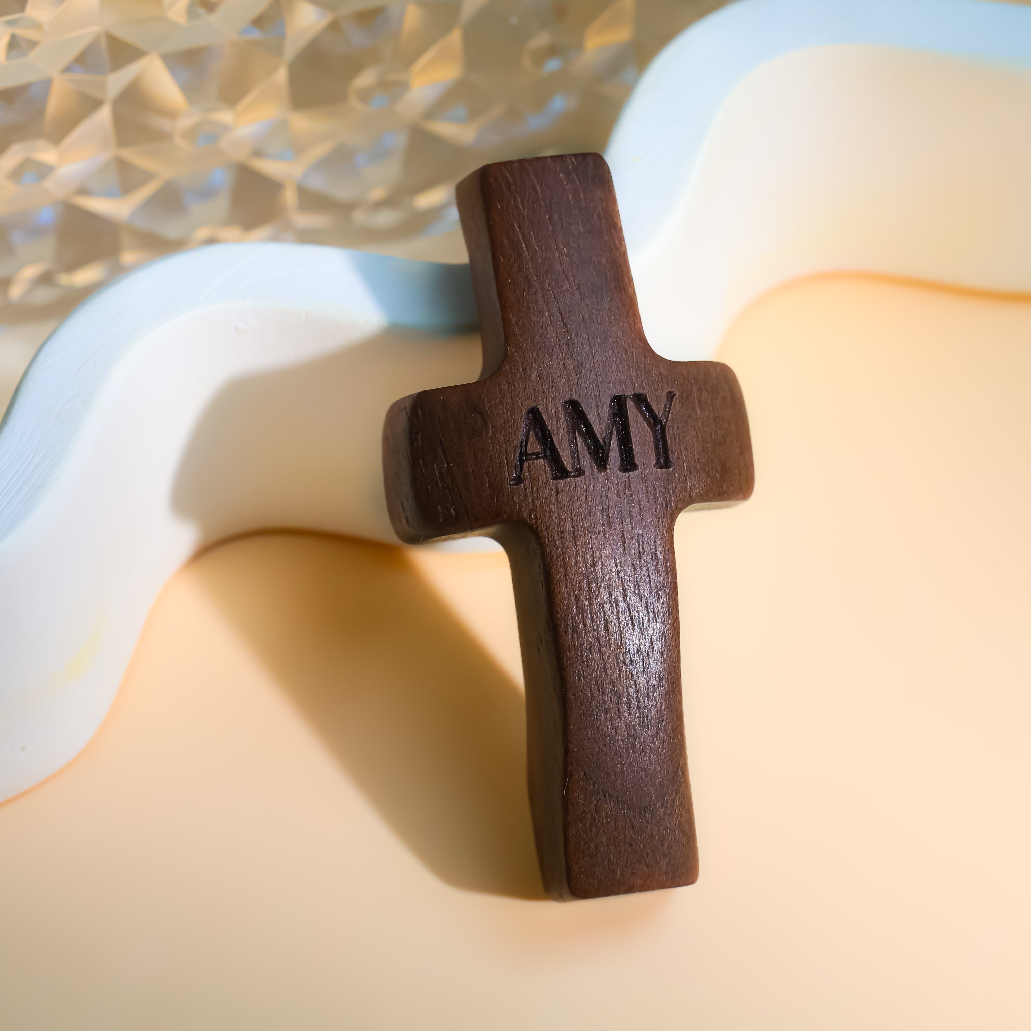Cruces de Madera Grabadas con su Inicial | Listas para Regalar