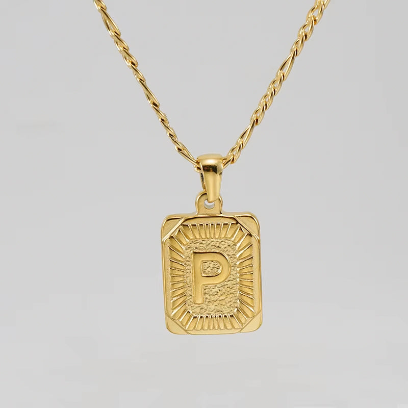 Colgante Rectangular con Inicial Personalizado | Acero Inoxidable con Baño de Oro 18K