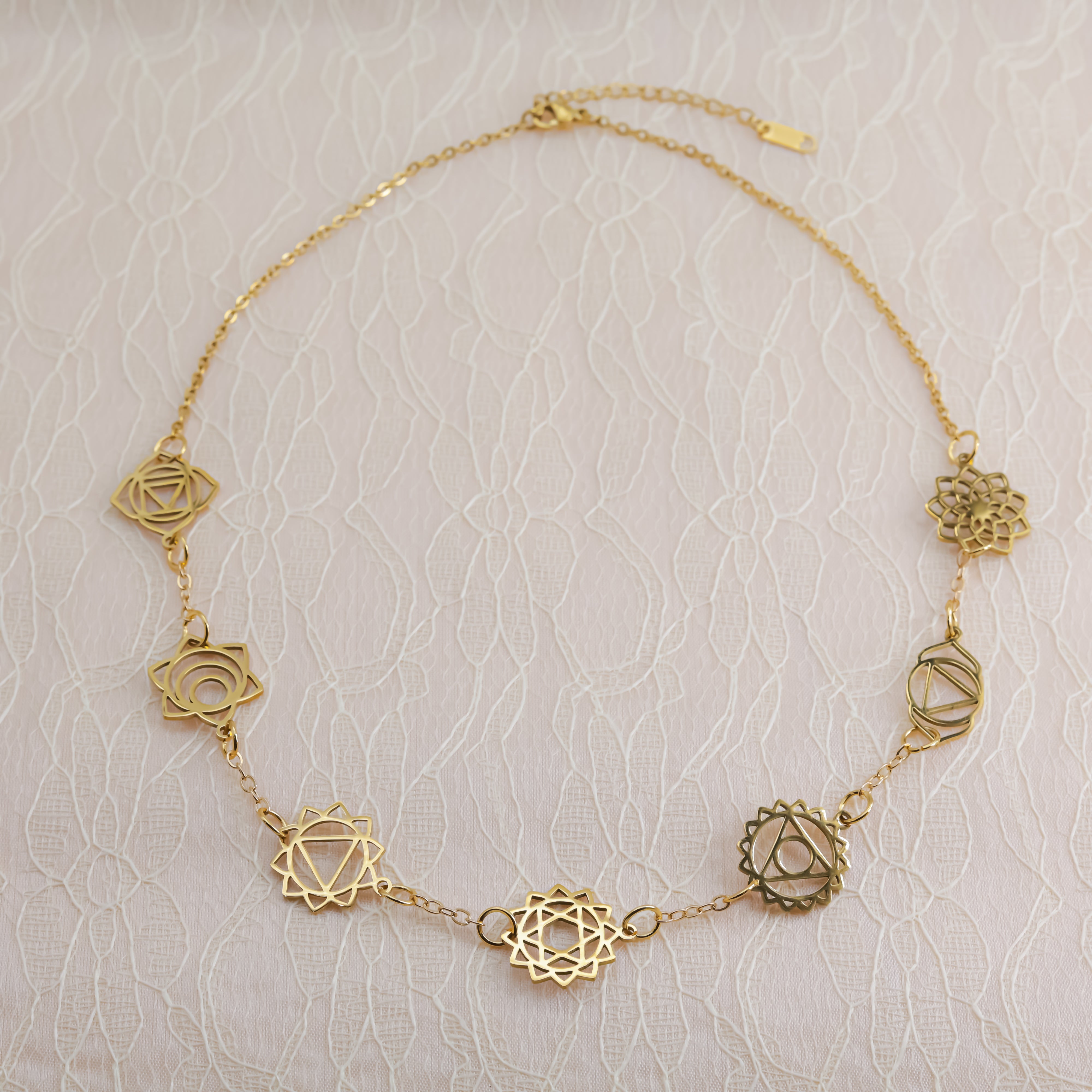 Colgante Chakras | Acero Inoxidable con baño oro 18K o plata  |  Equilibrio y Energía Interior