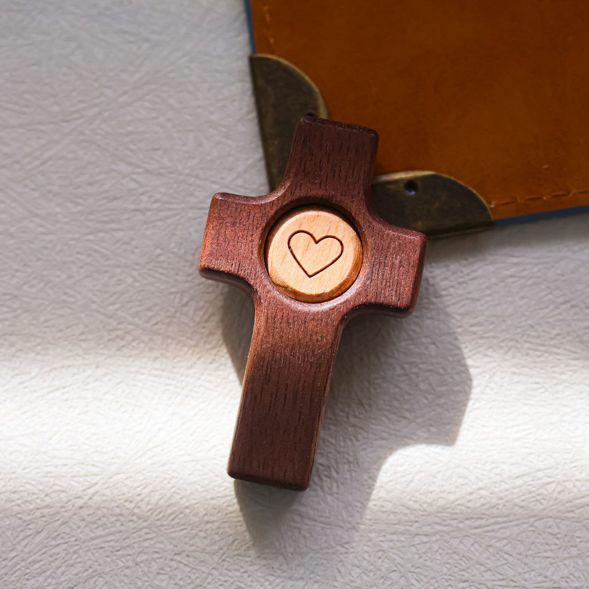Cruz con Corazón de Olivo