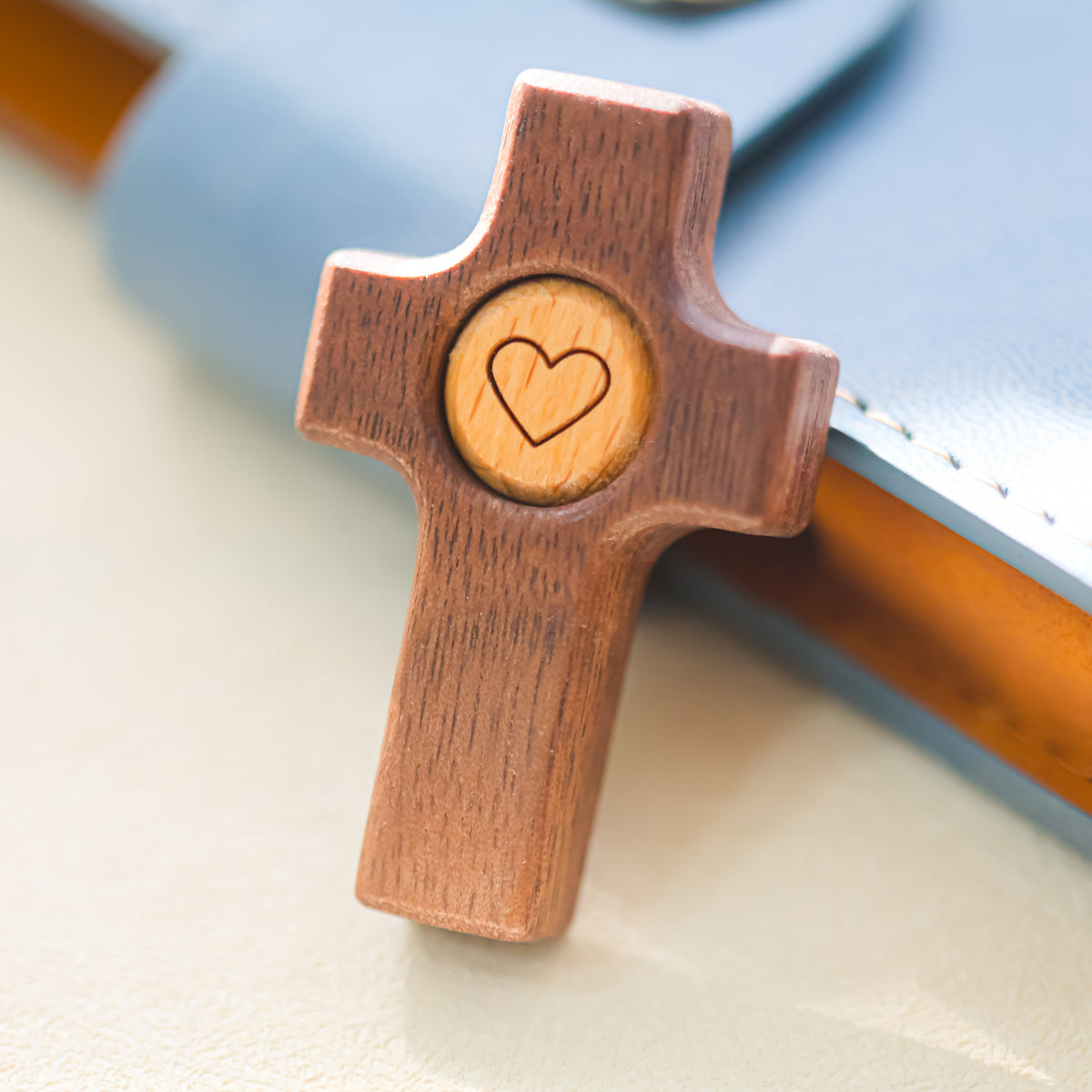 Cruz con Corazón de Olivo