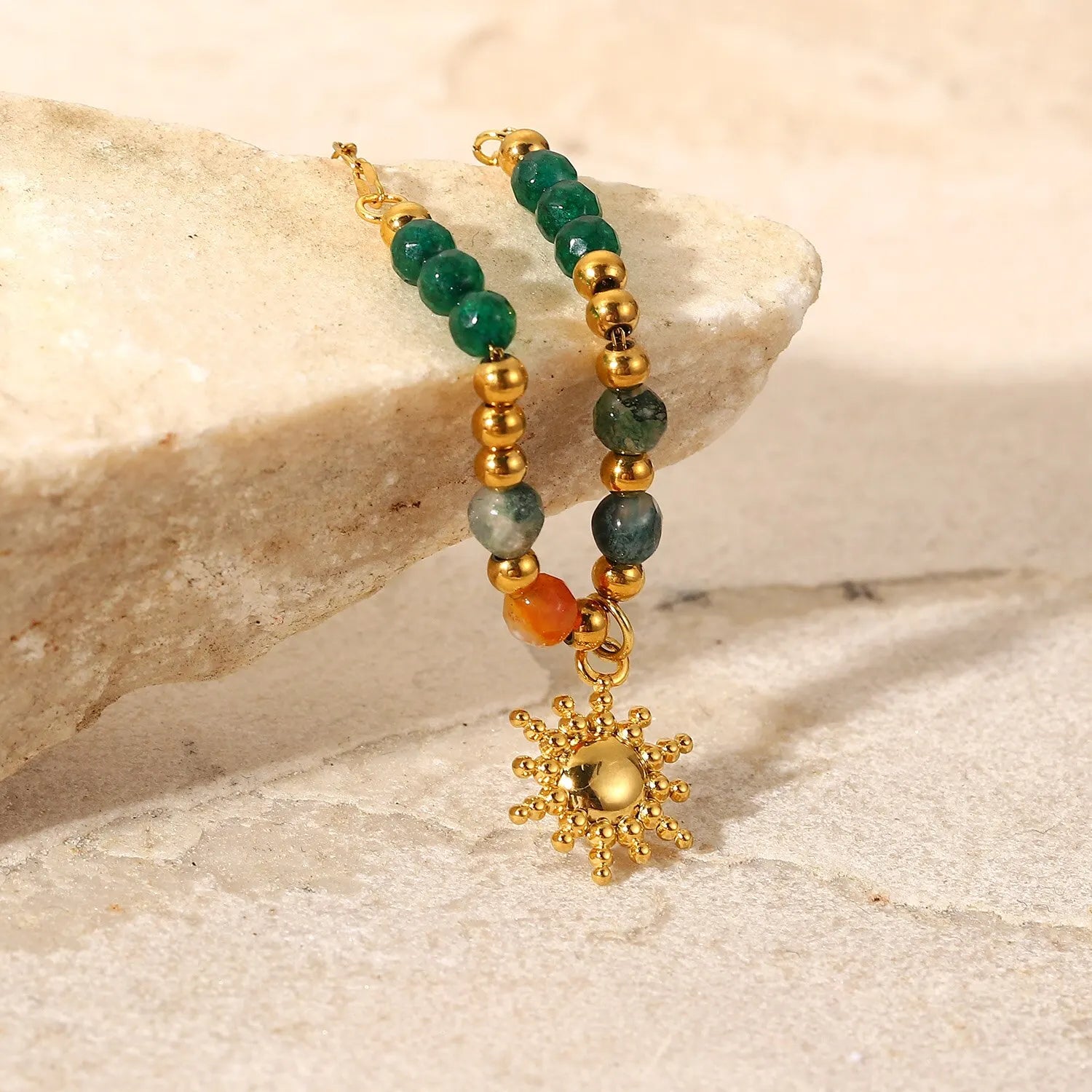 Gargantilla Amuleto Sol con piedra natural aventurina chapada en oro 18k