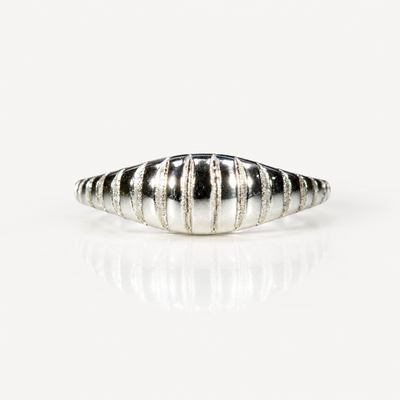 Némesis Lotus Unalome Ring