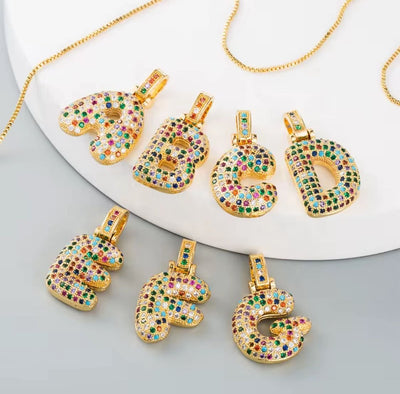Colgante Inicial Bubble Multicolor | Baño de Oro 18K y Circonitas Arcoíris