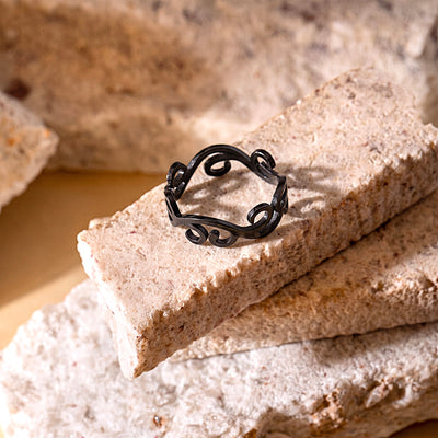 Némesis Lotus Unalome Ring